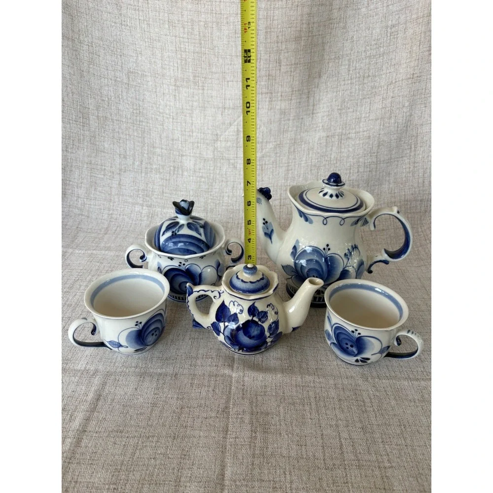 Gzhel russian porcelain